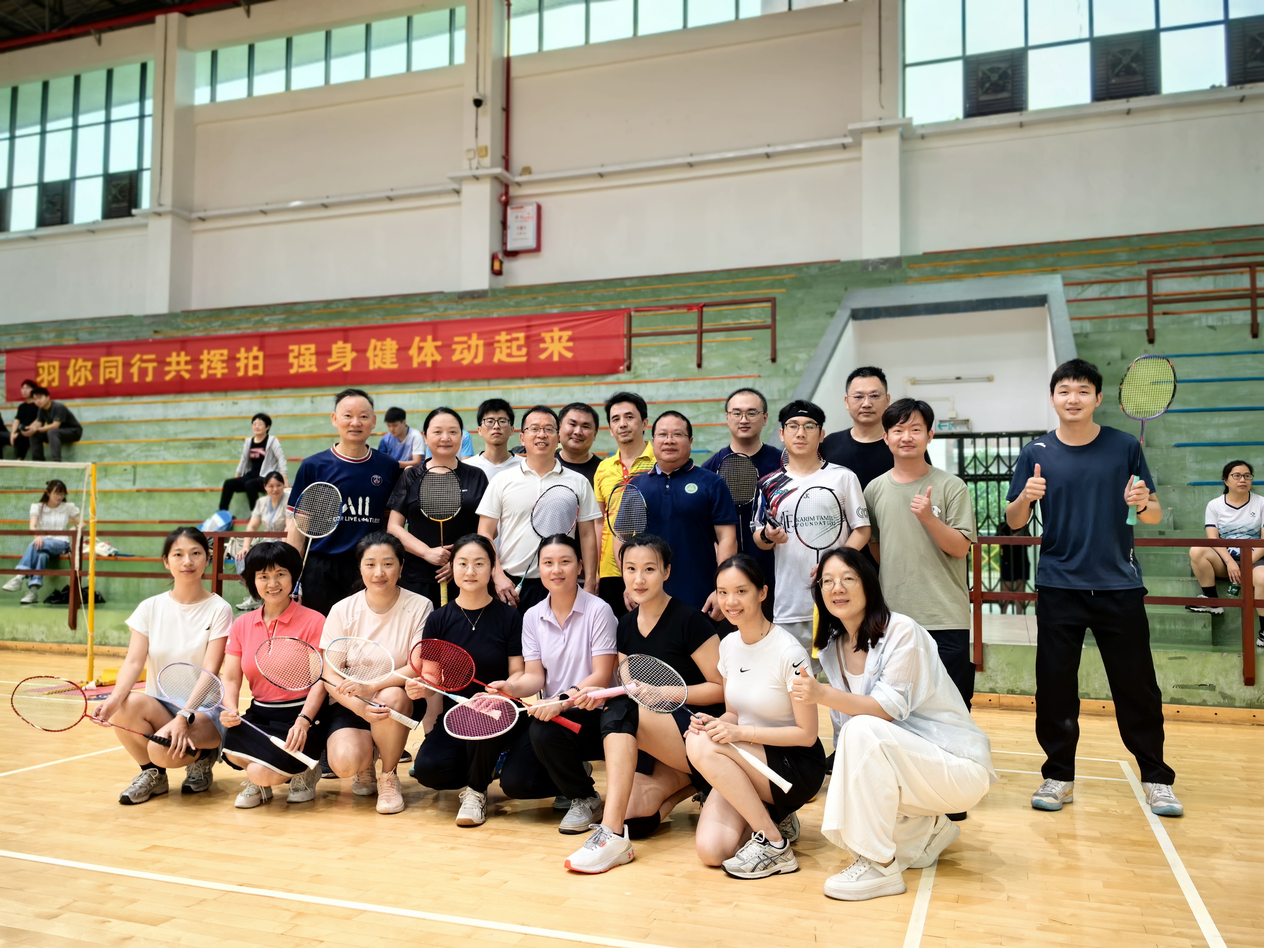 学校领导.jpg